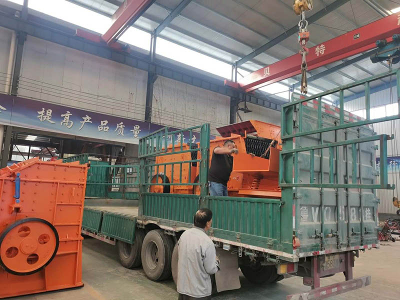 20201003箱式破碎機發往南寧