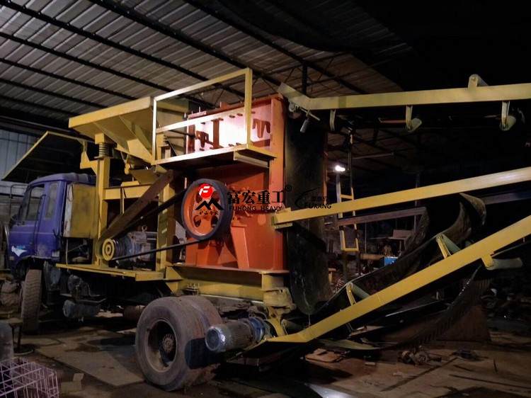 移動(dòng)破碎機(jī)（車(chē)間制作）